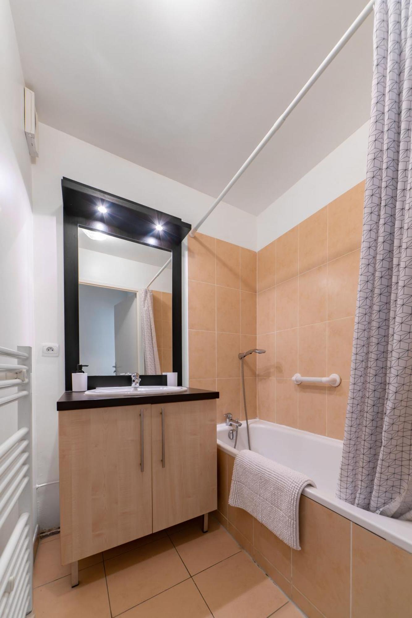 L'Eugenie - Appartement Design & Confort En Centre-Ville ヴィシー エクステリア 写真